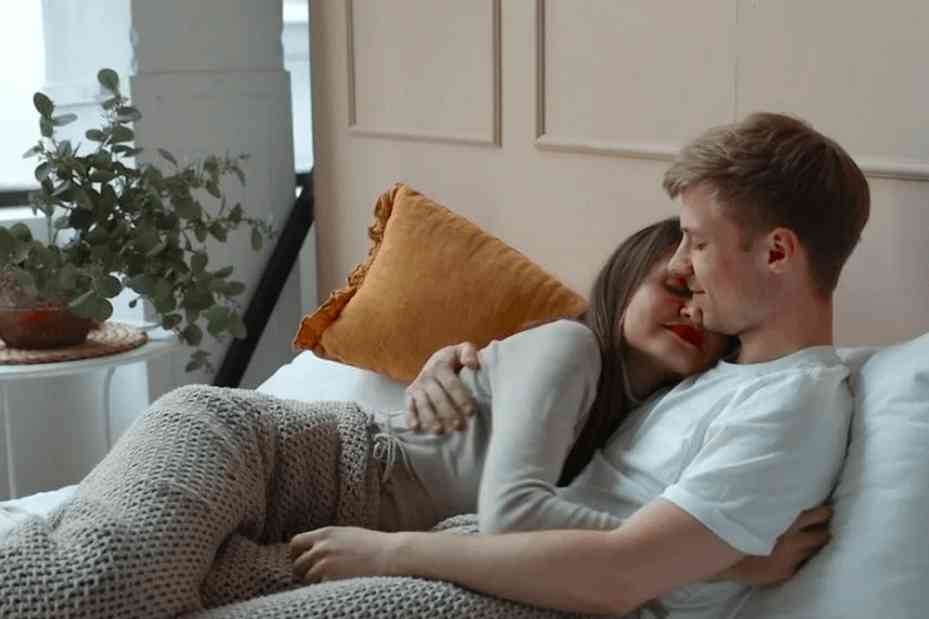 Mag Cuddle Cara Cuddle yang Nyaman dan Buat Pasangan Makin Sayang Halaman 1 ...