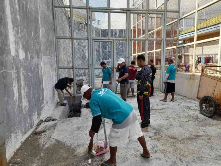 Warga Binaan Lapas Luwuk Aktif Bersihkan Lingkungan, Gorong-gorong Jadi Sasaran - Kompasiana.com