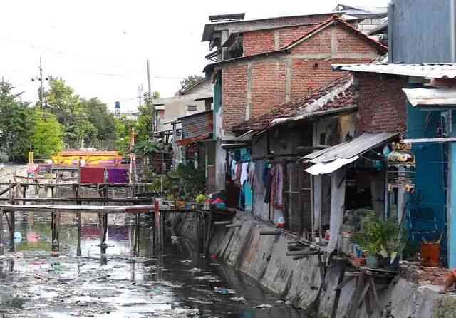 Permukiman Kumuh di Surabaya: Tantangan Ketimpangan dan Solusi ...