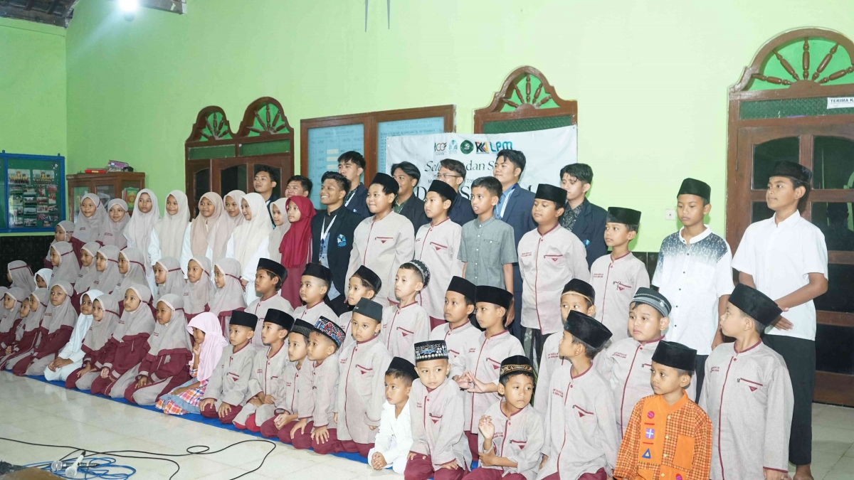 Momen Haru! Mahasiswa KKNT 36 UNIDA Gontor Berpamitan dengan Pengajar ...