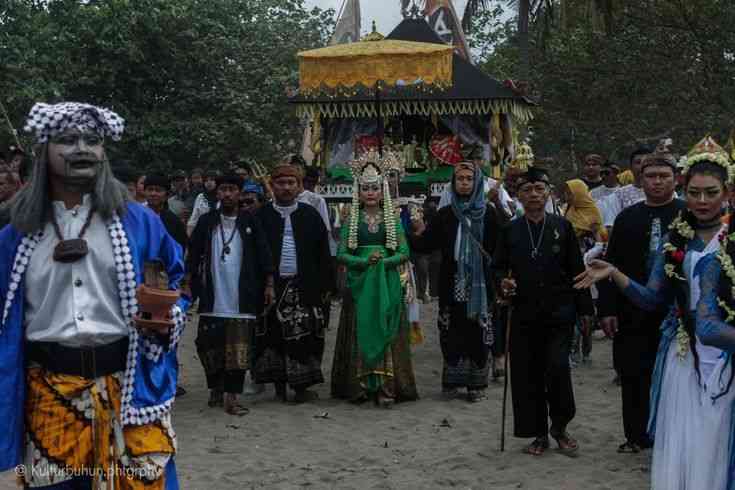 Hajat Laut Pangandaran: Tradisi Budaya dan Maknanya dalam Kehidupan  Masyarakat Pangandaran - Kompasiana.com