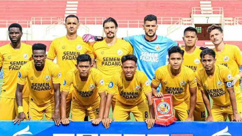 Geylar sorishadi va sikishadi