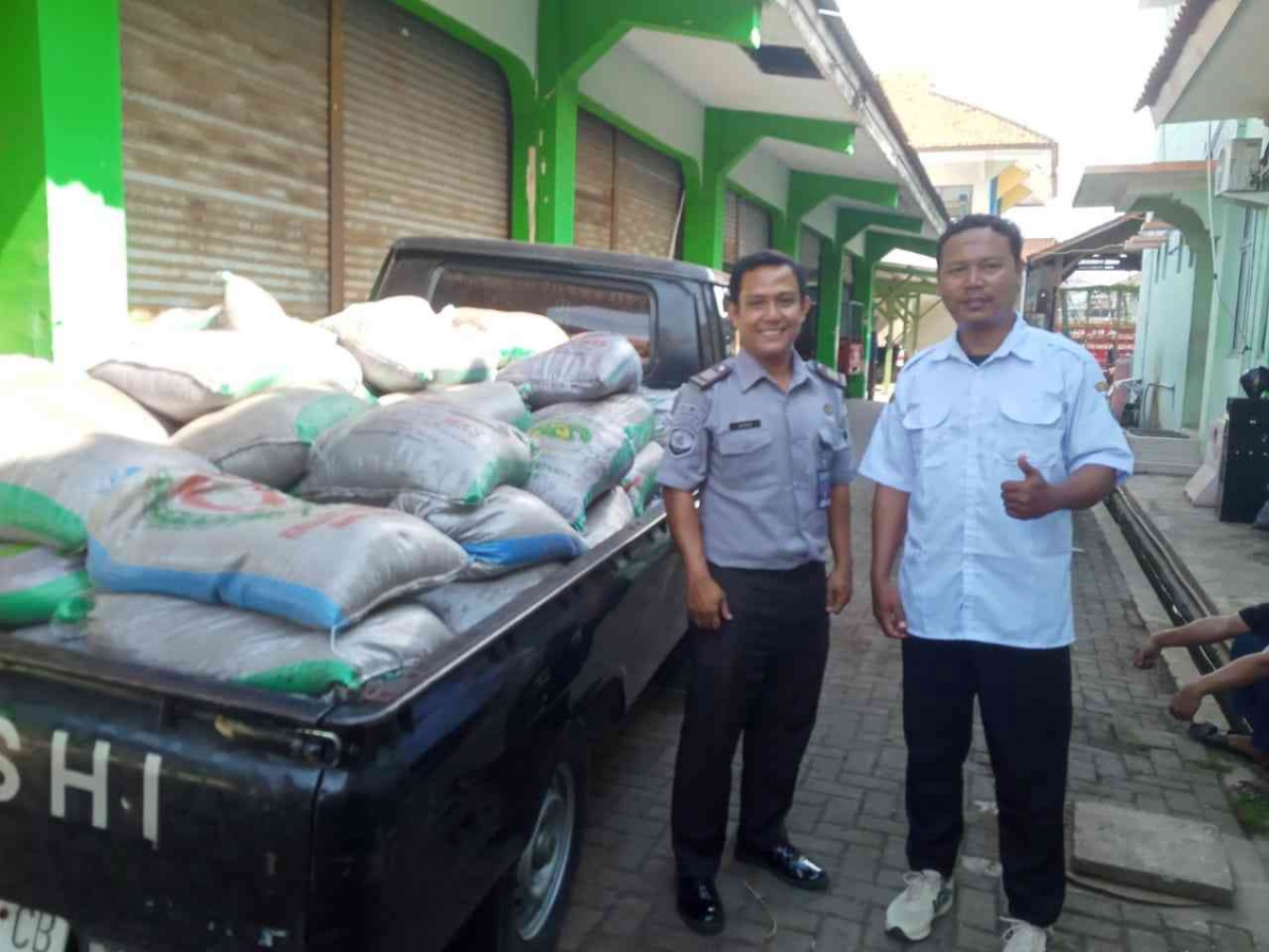 100 Kantong Pupuk Kompos Diterima Rutan Pekalongan dari Dinas ...