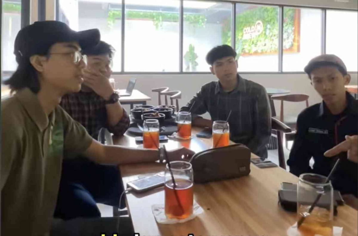 Prof Muji Kuliah Asyik ala Prof Muji UNIMMA, di CAFE!!! Halaman 1 - Kompasiana.com