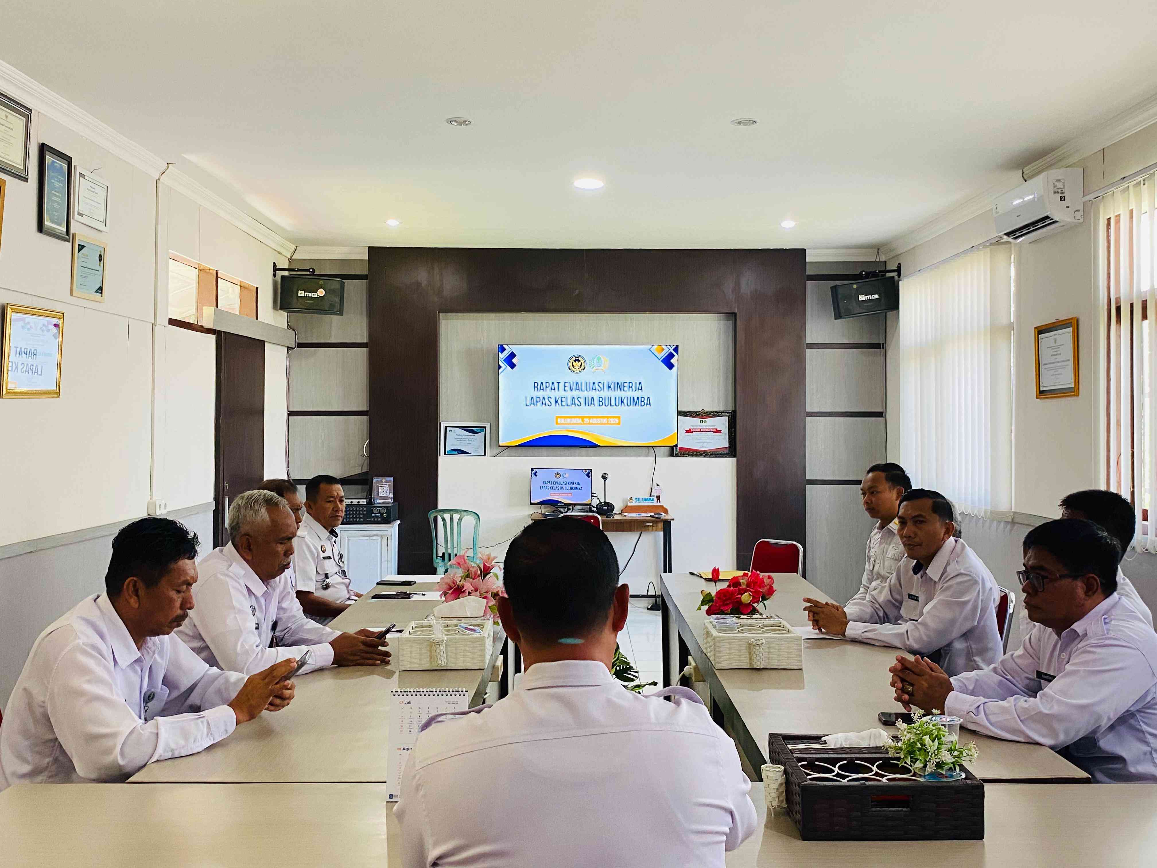 Lapas Bulukumba Gelar Rapat Evaluasi, Kalapas Tekankan Peningkatan Profesionalisme dan Pelayanan - Kompasiana.com