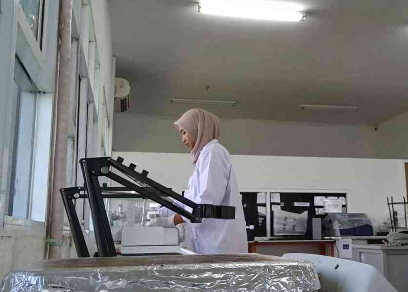 Azra Lab Manfaatkan Potensi Lokal Lampung, Mahasiswa Farmasi ITERA Kembangkan ...