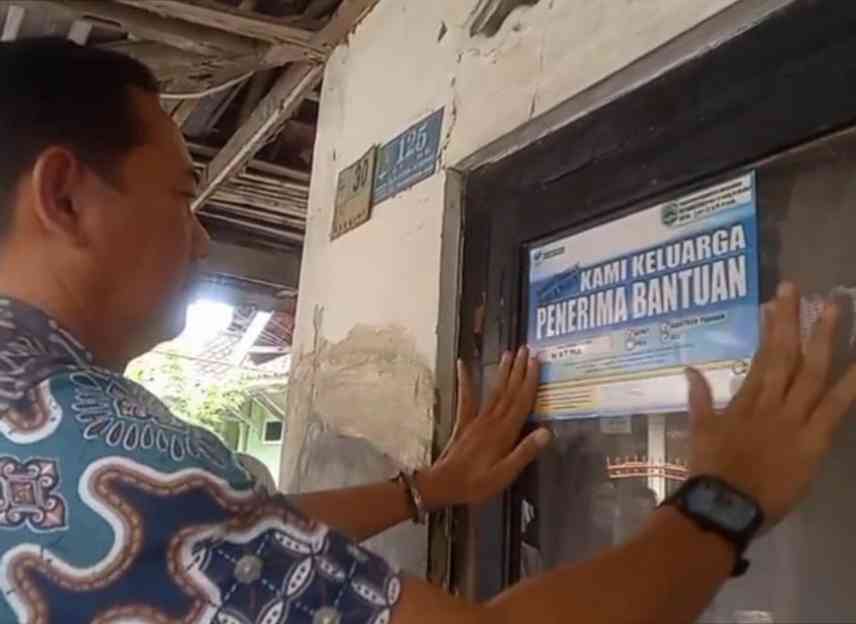 Majalengka Wajibkan Stiker Penerima Bansos, Warga Diminta Jujur Jika Sudah Mampu Halaman 1 - Kompasiana.com