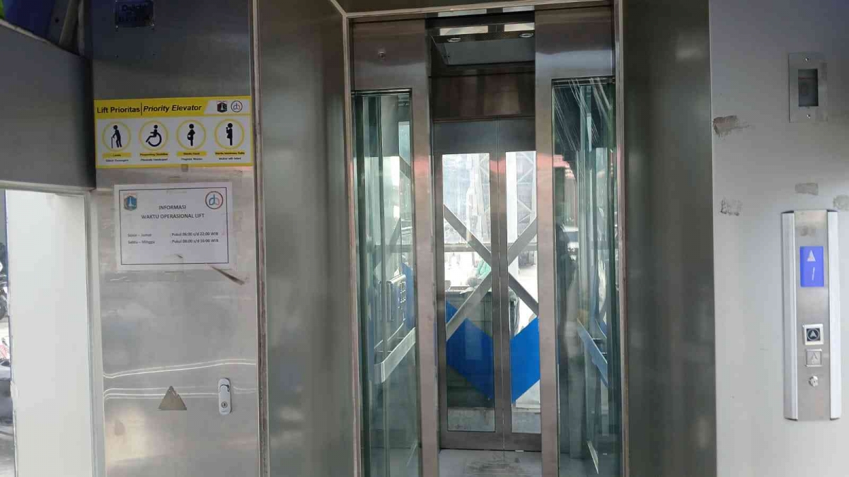 Lift Off Rapsak Alhamdulillah Lift Rusak Di Stasiun Klender Baru Sudah Berfungsi ...