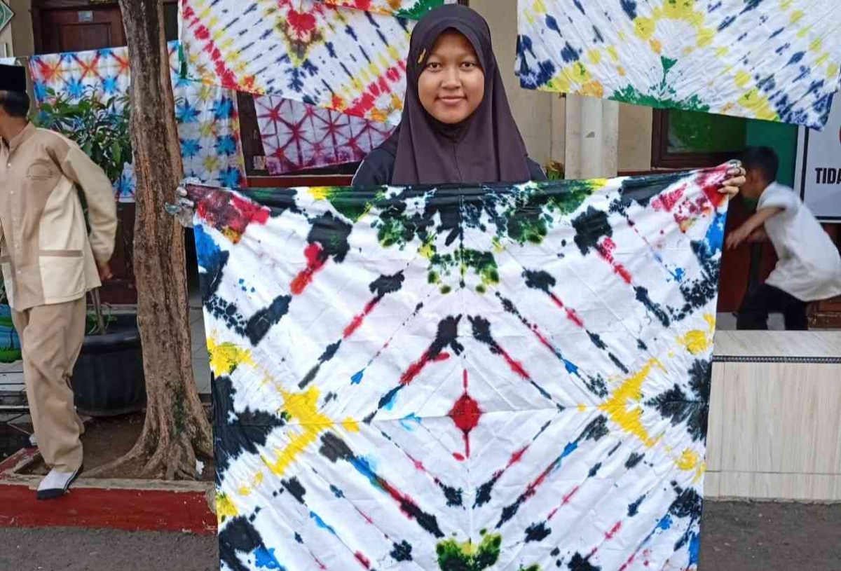 Talpakan Design Praktik Membuat Taplak Jumputan, Hasilkan Motif Tak Terduga ...