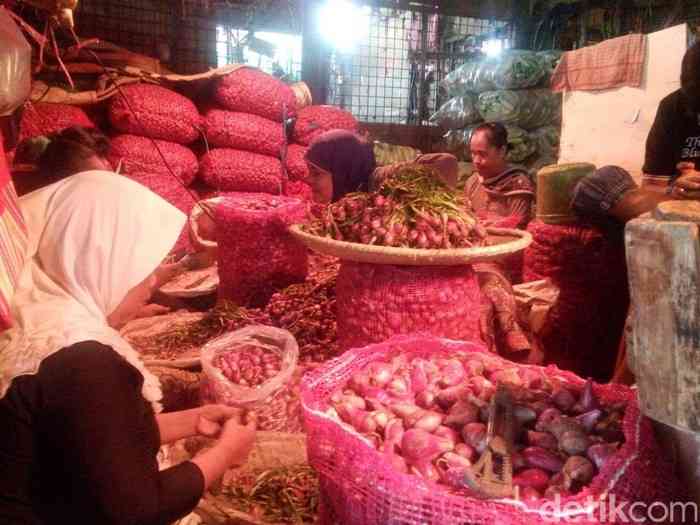 Mimpi Menjadi Pengupas Bawang yang Membayar 700 Ribu per Kilogram