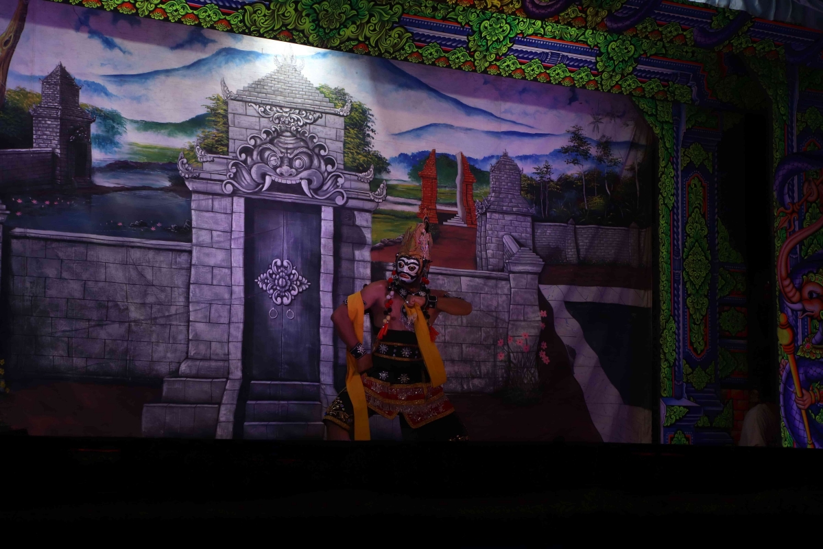 Estetika dalam Balutan Tradisi: Wayang Topeng Dalang di Slopeng,Sumenep