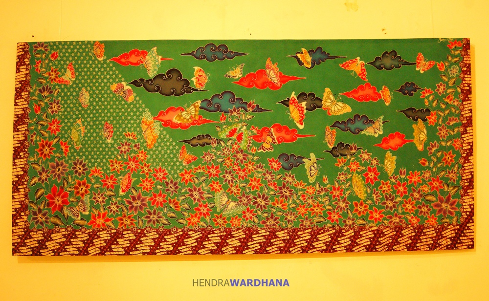 Melukis Keindahan Indonesia pada Selembar Batik oleh Melukis Keindahan Indonesia pada Selembar Batik oleh