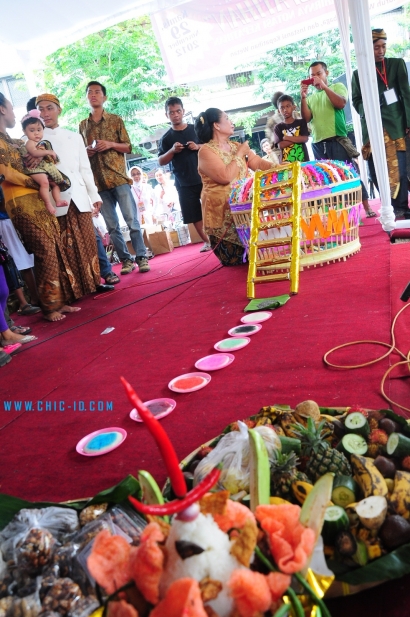 Tedhak Siten Salah Satu Adat Jawa Yang Semakin Pudar Kompasiana Com Tedhak Siten Salah Satu Adat Jawa Yang Semakin Pudar Kompasiana Com