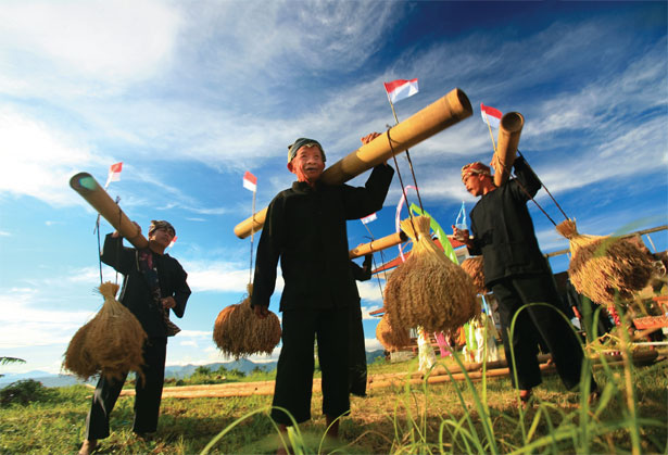 Kearifan Lokal untuk Kearifan Indonesia oleh Akbar  Kearifan Lokal untuk Kearifan Indonesia oleh Akbar