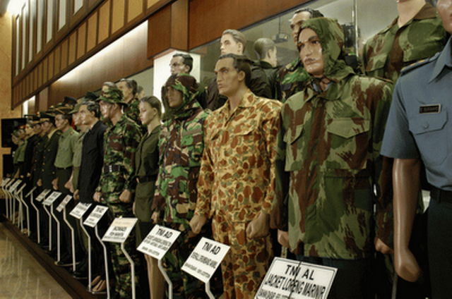 30 Negara Kenakan Seragam  Militer Buatan Indonesia oleh 
