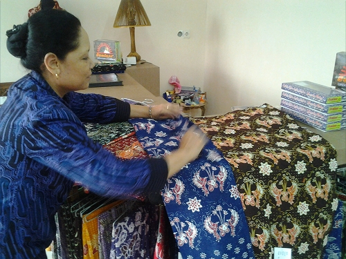 Garuda Muka Motif Batik Bolleches Khas Kediri oleh Teguh Garuda Muka Motif Batik Bolleches Khas Kediri oleh Teguh