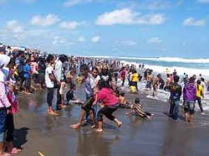 Jangan Pakai Baju Hijau di Pantai ini oleh Teguh Suprayogi Jangan Pakai Baju Hijau di Pantai ini oleh Teguh Suprayogi
