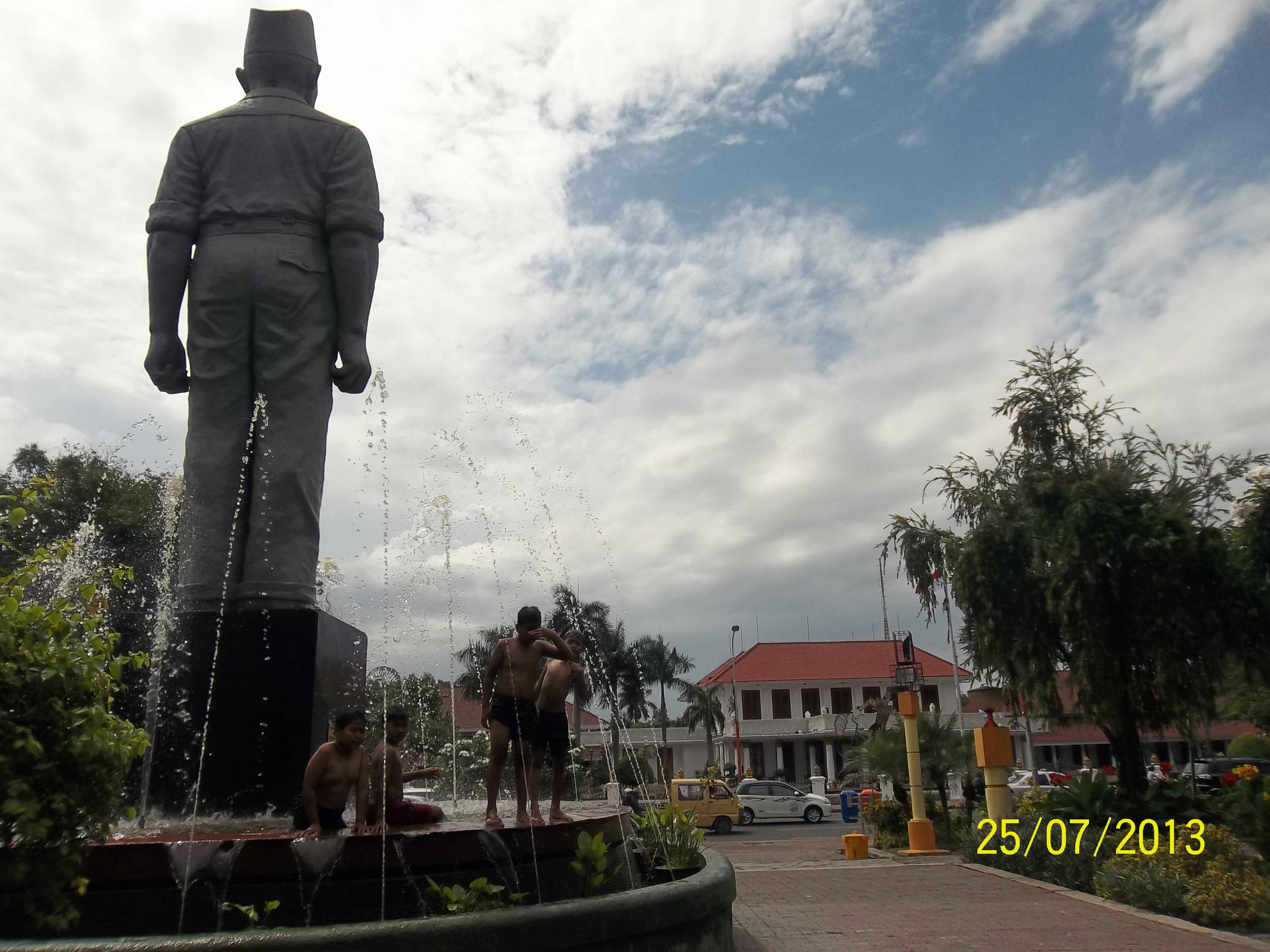 Kisah Kepahlawanan Gubernur Suryo Di Surabaya Halaman All