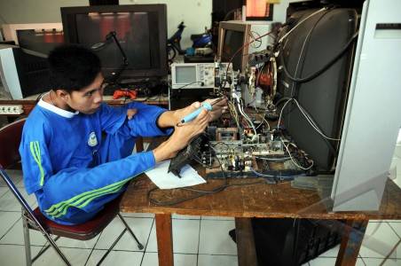 Alat  Elektronik Rusak Jangan Buru Buru ke Tukang Servis   Alat  Elektronik Rusak Jangan Buru Buru ke Tukang Servis