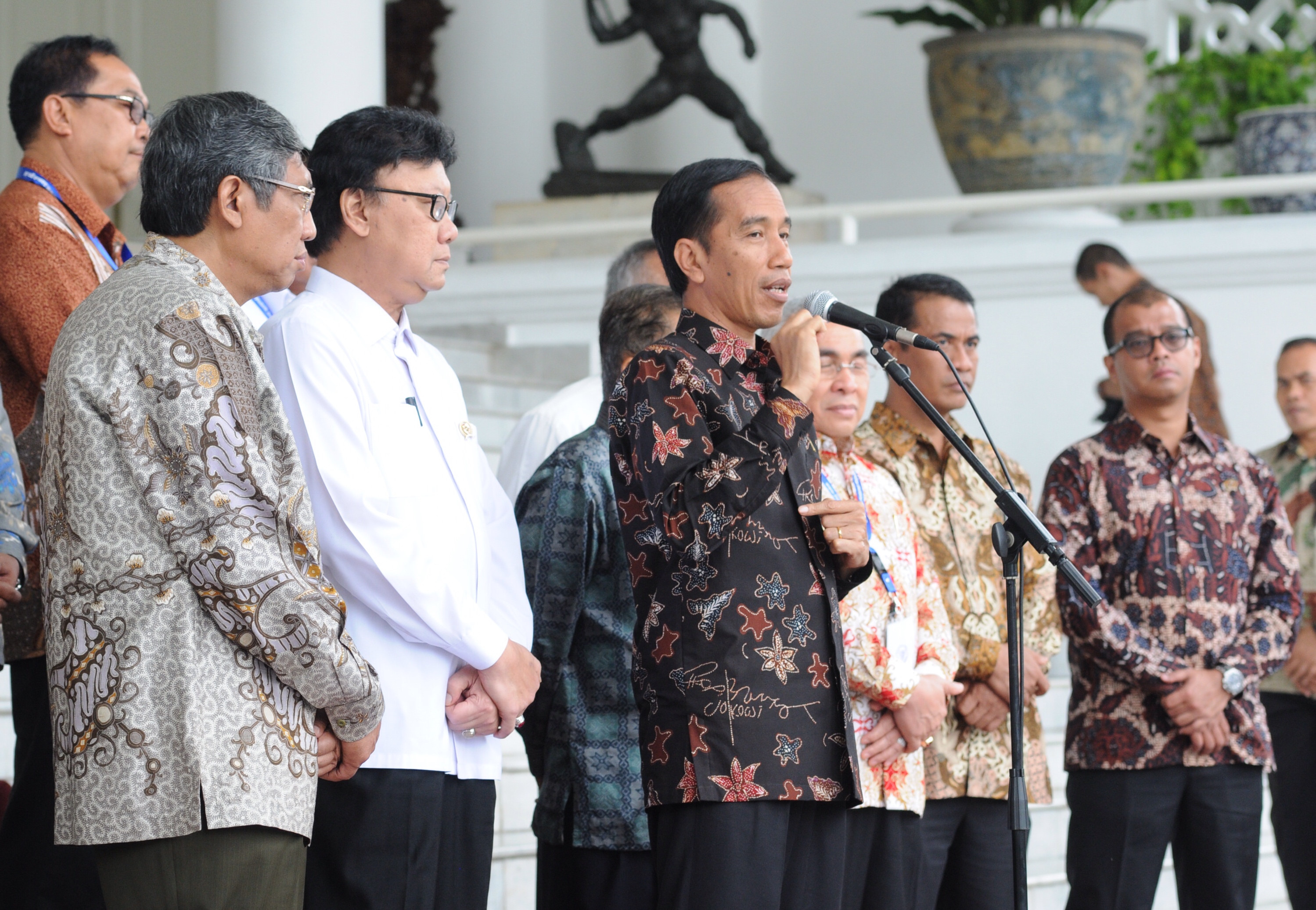 Terpukau Batik Bapak Presiden Oleh Emshofi Kompasianacom