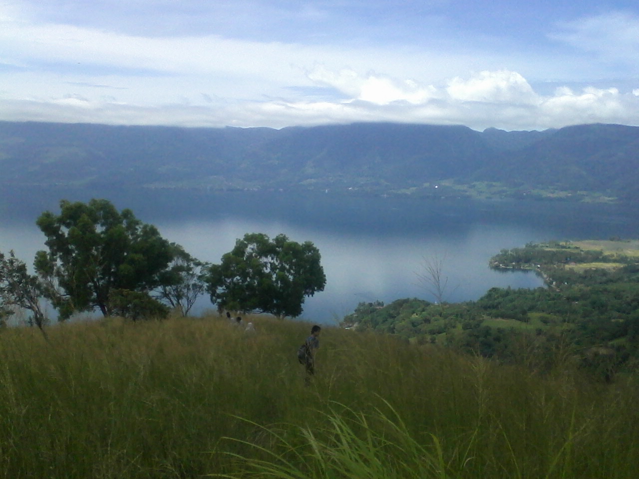 Mendaki Bukit Aur Serumpun Menikmati View Danau Singkarak Kompasiana Com