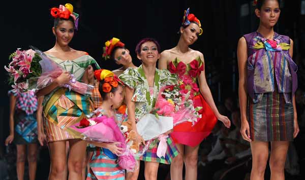 Hasil gambar untuk lenny agustin designer