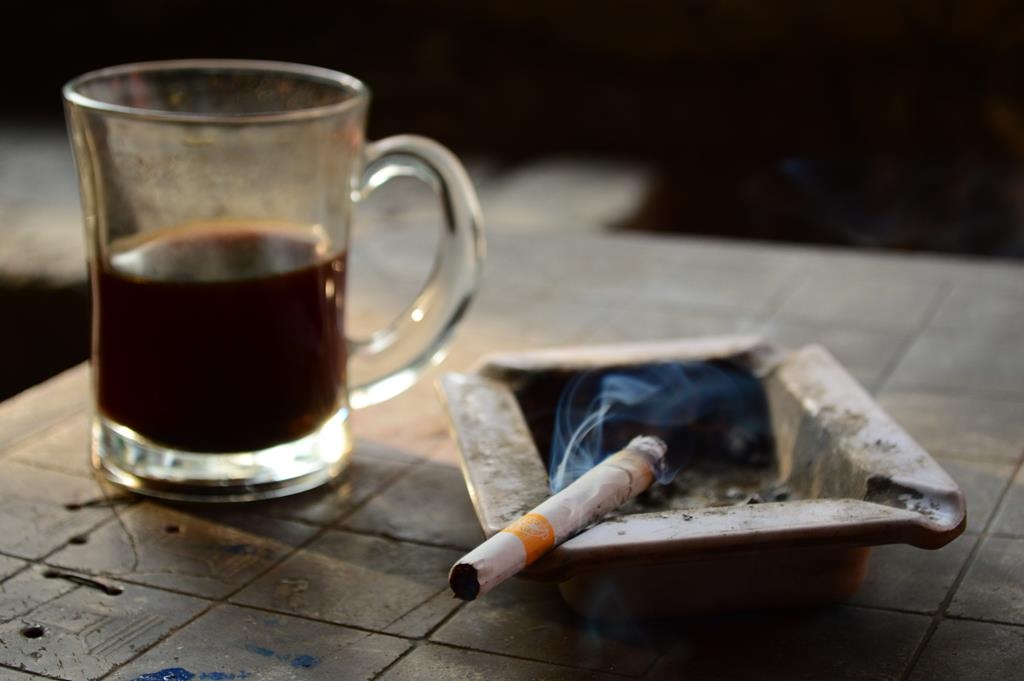 Antara Secangkir Kopi dan Internet oleh Achyadi Ay Antara Secangkir Kopi dan Internet oleh Achyadi Ay