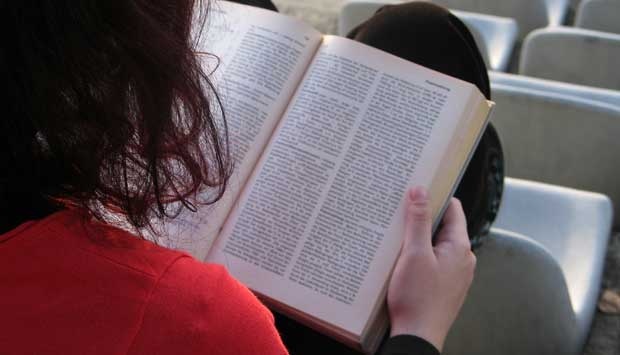 Menonton Lebih Menarik Dari Membaca Think Again Kompasiana Com