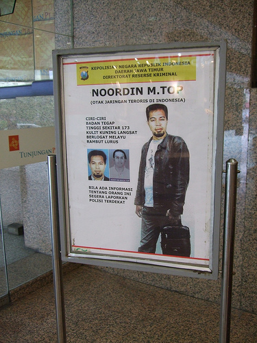 Motif Noordin M Top Menebar Teror Agama Kesenjangan Kemiskinan Kompasiana Com