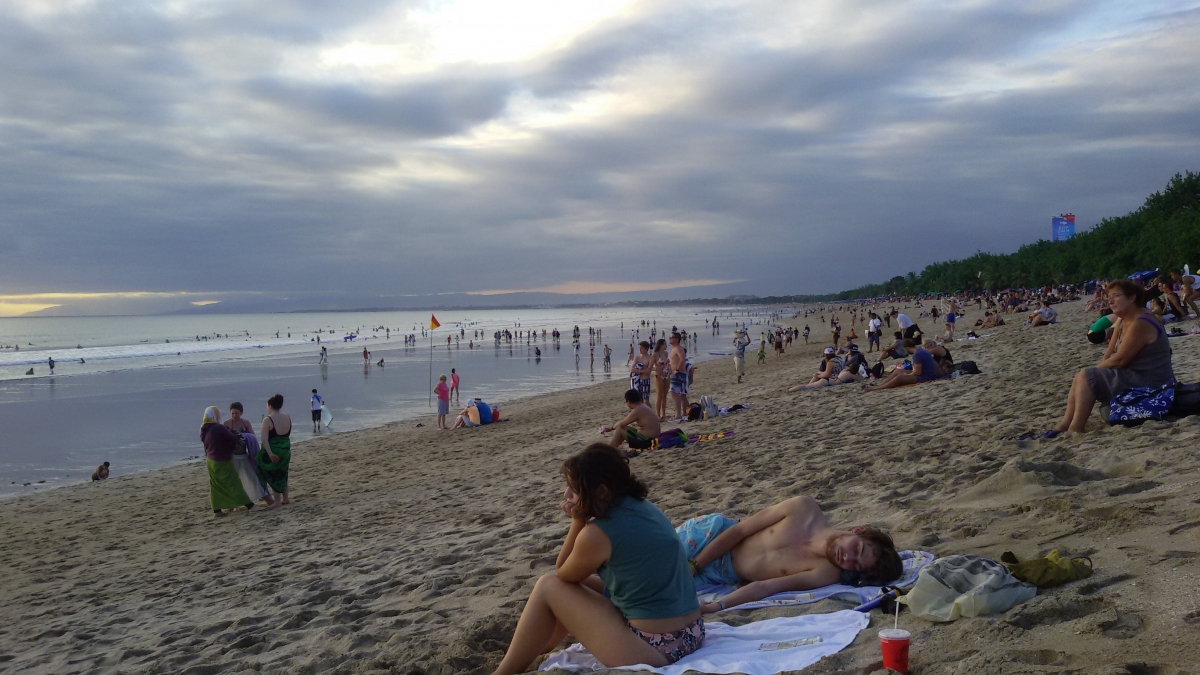 Menikmati Romantisme Sunset Di Pantai Kuta Oleh Herdian Armandhani