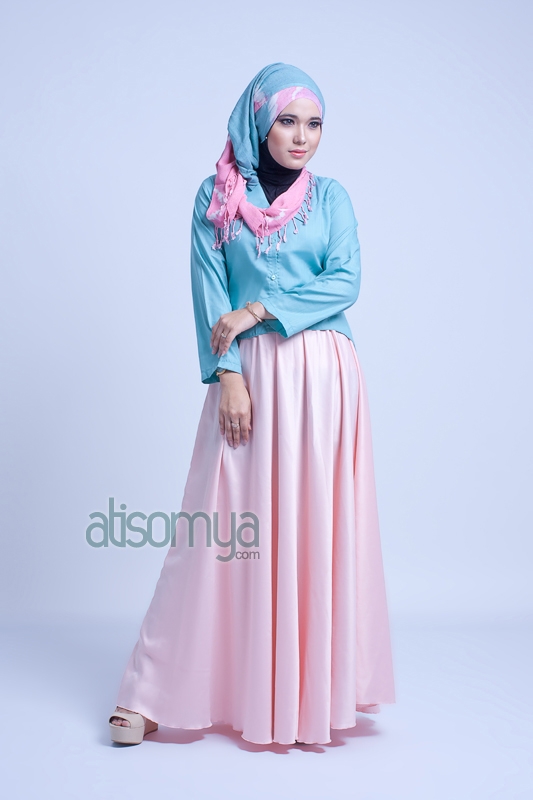 A Line Skirt Yang Di Mix Dengan Pinguin Top Oleh Atisomya Hijab