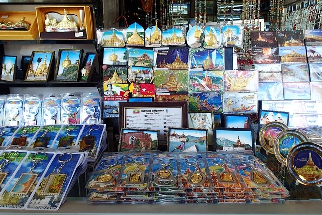 Bogyoke, Pasar Beringharjo di Kota Yangon, Myanmar oleh  Bogyoke, Pasar Beringharjo di Kota Yangon, Myanmar oleh