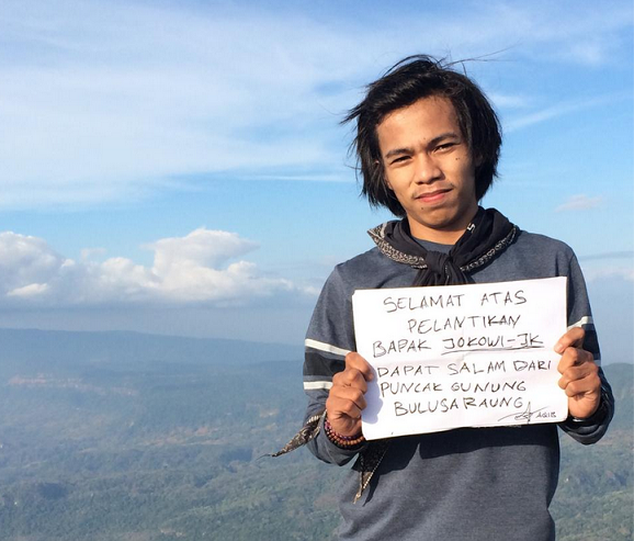 Unik Mahasiswa Makassar Ini Ucapkan Selamat untuk Jokowi Unik Mahasiswa Makassar Ini Ucapkan Selamat untuk Jokowi