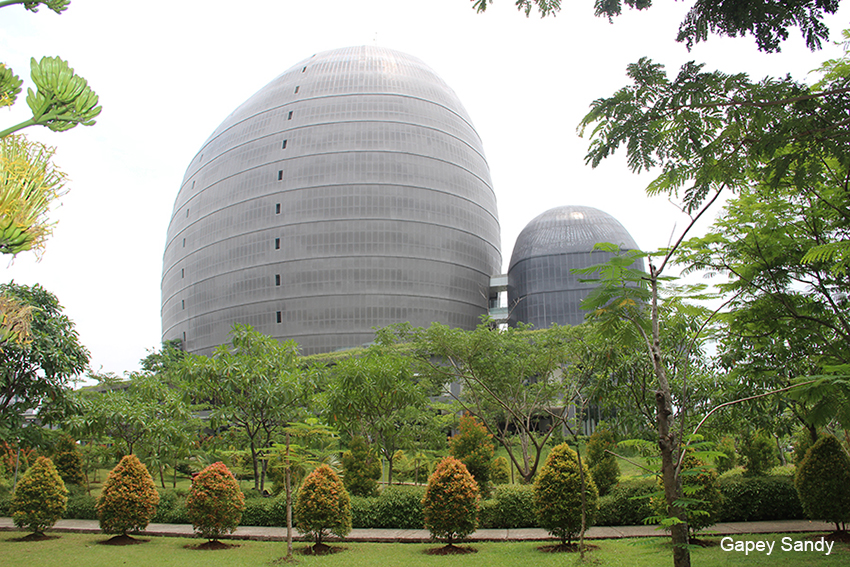 Gedung New Media Tower Kampus UMN, Juara Tropical Building 