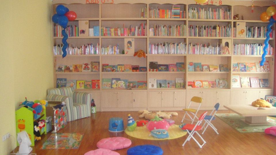 Isi Liburan Sekolah Anak dengan Mengunjungi Perpustakaan Isi Liburan Sekolah Anak dengan Mengunjungi Perpustakaan