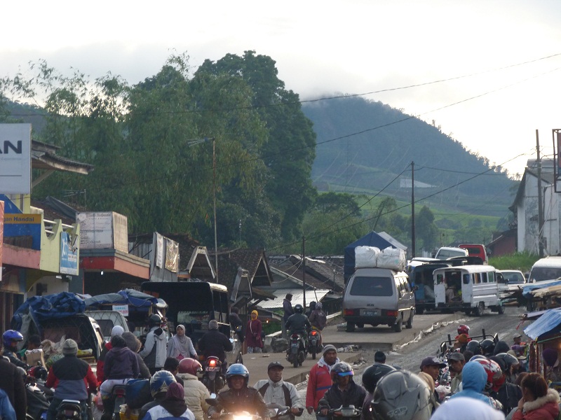 Pengiriman Sayur Mayur Dari Dataran Tinggi Ke Pasar Disebut Dengan