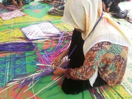 Cara Mewarnai Daun Pandan Untuk Anyaman Gambar Mewarnai Cara Mewarnai Daun Pandan Untuk Anyaman Gambar Mewarnai