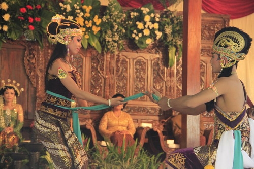 Tari Karonsih, Kisah Romantika Dewi Sekartaji dan Panji Asmara ...