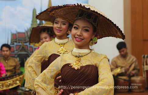 Hasil gambar untuk sejarah tari tradisional thailand